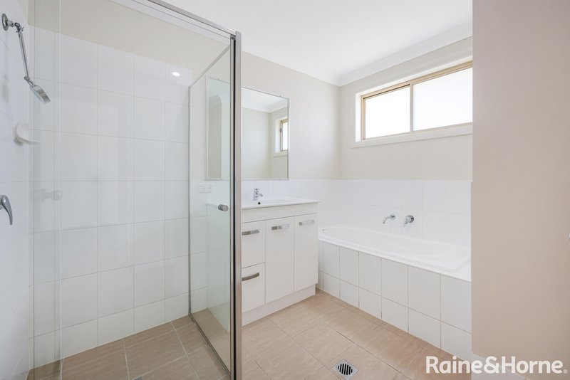 Photo - 43 Flemming Crescent, Tamworth NSW 2340 - Image 7