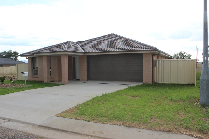 43 Flemming Crescent, Tamworth NSW 2340