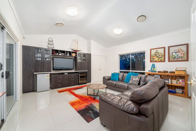 Photo - 43 Fordington Way, Murrumba Downs QLD 4503 - Image 11