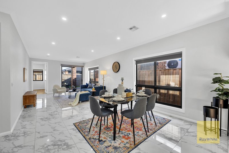 Photo - 43 Freshbrook Avenue, Truganina VIC 3029 - Image 5