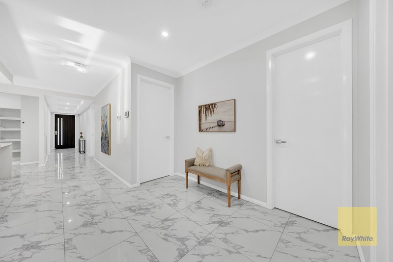 Photo - 43 Freshbrook Avenue, Truganina VIC 3029 - Image 9