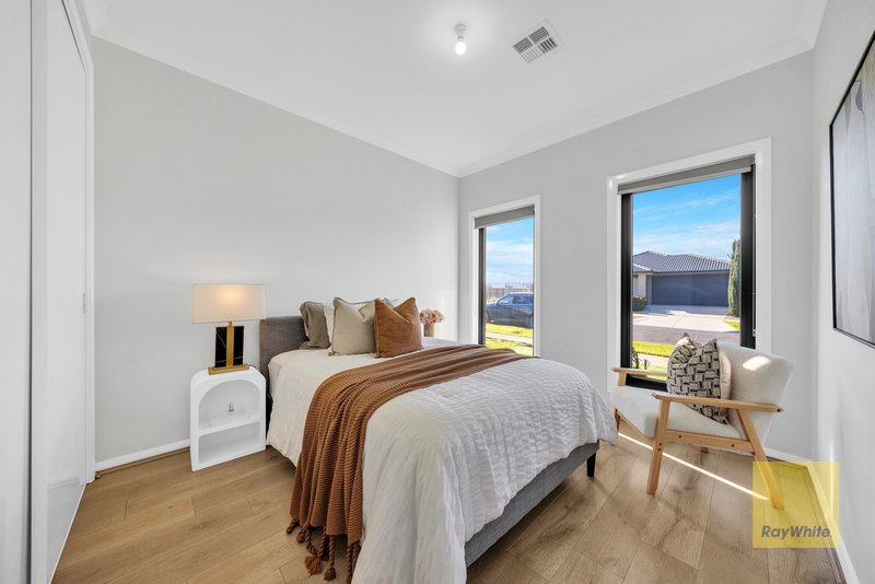 Photo - 43 Freshbrook Avenue, Truganina VIC 3029 - Image 10