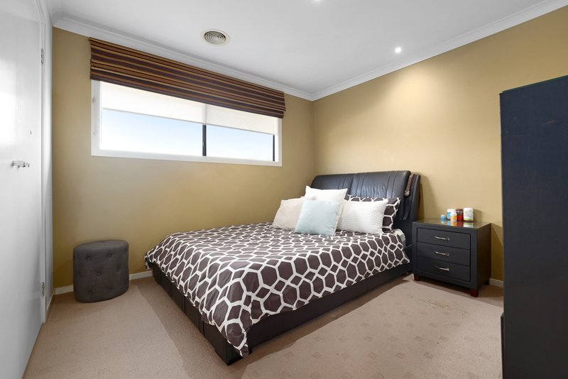 Photo - 43 Gardenia Way, Caroline Springs VIC 3023 - Image 17