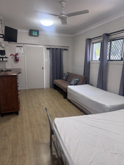 Photo - 43 Garner Road, Kirwan QLD 4817 - Image 2