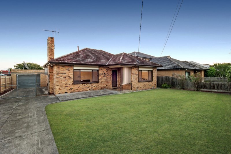 Photo - 43 Glasgow Avenue, Reservoir VIC 3073 - Image 2