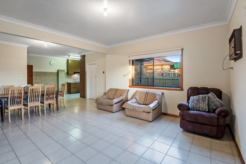 Photo - 43 Glasgow Avenue, Reservoir VIC 3073 - Image 5