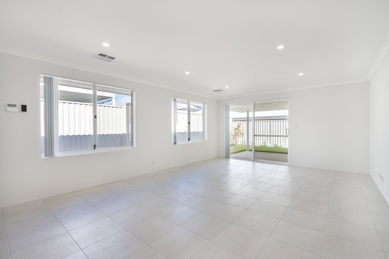 Photo - 43 Golden Bay Drive, Golden Bay WA 6174 - Image 5