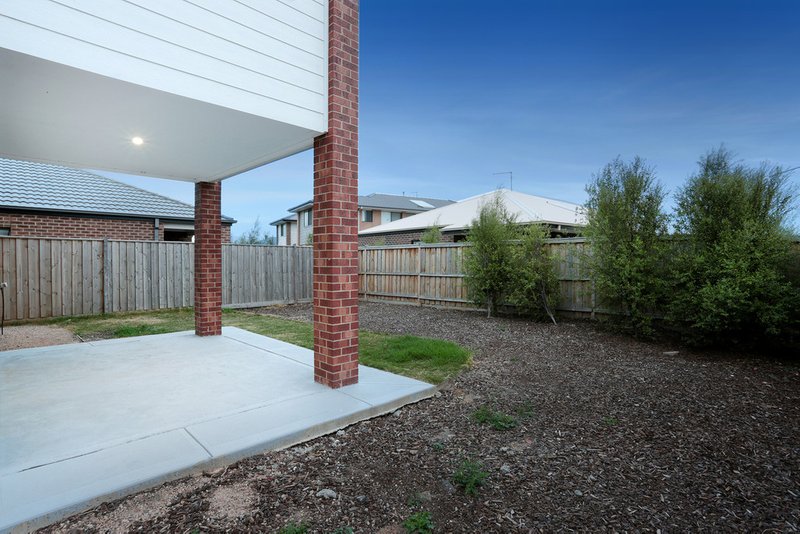 Photo - 43 Grassbird Drive, Point Cook VIC 3030 - Image 13