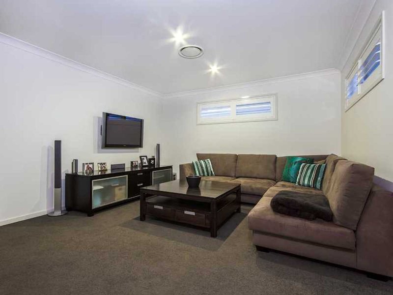 Photo - 43 Grasslands Crescent, Reedy Creek QLD 4227 - Image 12