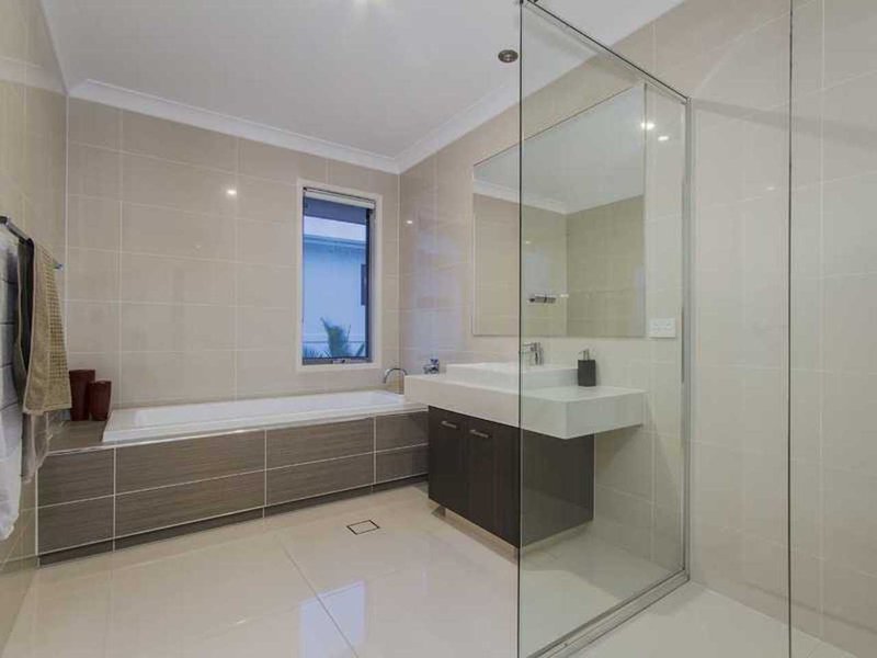 Photo - 43 Grasslands Crescent, Reedy Creek QLD 4227 - Image 23