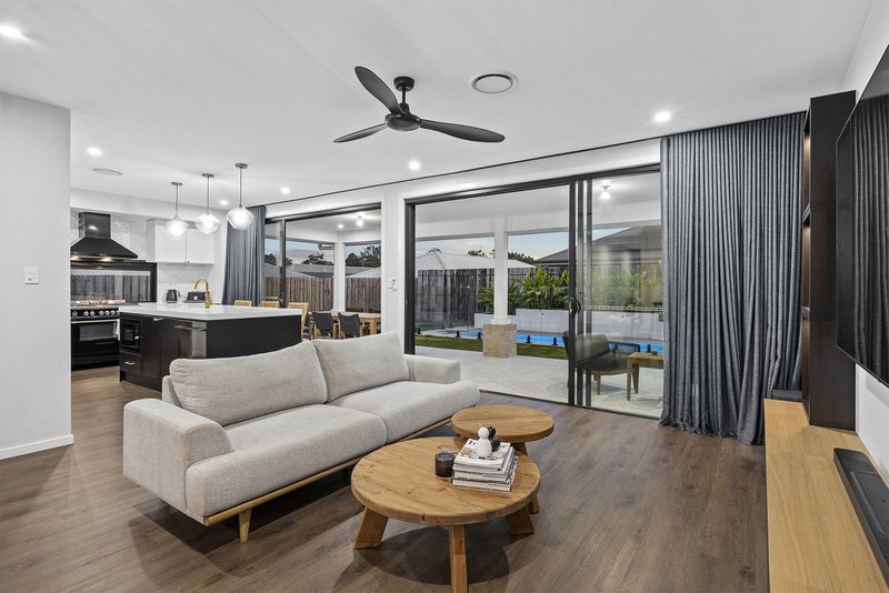 Photo - 43 Grevillea Way, Park Ridge QLD 4125 - Image 2