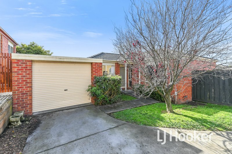 Photo - 4/3 Hale Place, Pakenham VIC 3810 - Image 2