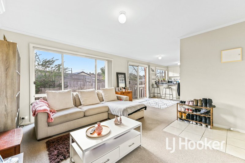 Photo - 4/3 Hale Place, Pakenham VIC 3810 - Image 3