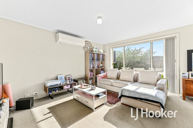 Photo - 4/3 Hale Place, Pakenham VIC 3810 - Image 8