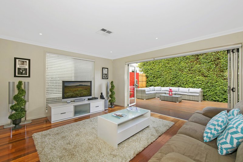 Photo - 43 Harbord Road, Freshwater NSW 2096 - Image 2