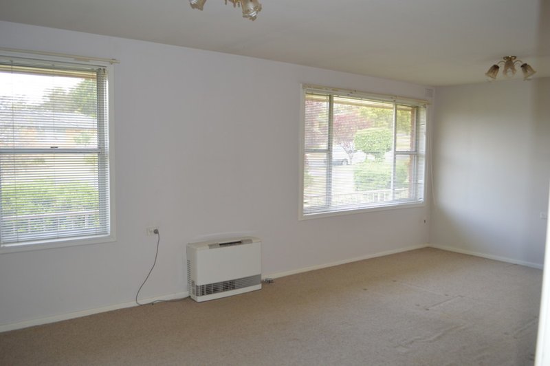 Photo - 43 Hoddle Avenue, Goulburn NSW 2580 - Image 2