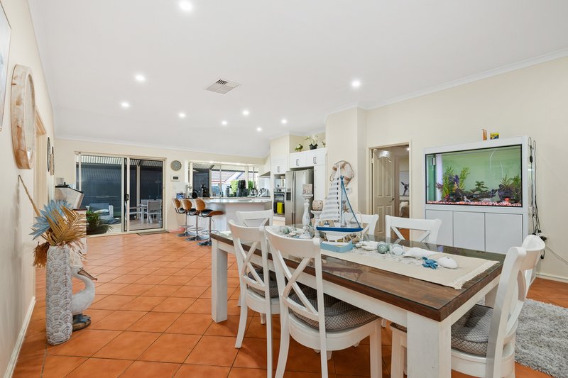 Photo - 43 Horseshoe Circuit, Henley Brook WA 6055 - Image 5