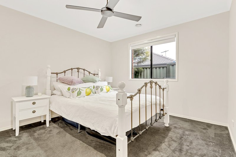 Photo - 43 Hurlingham Way, Craigieburn VIC 3064 - Image 6