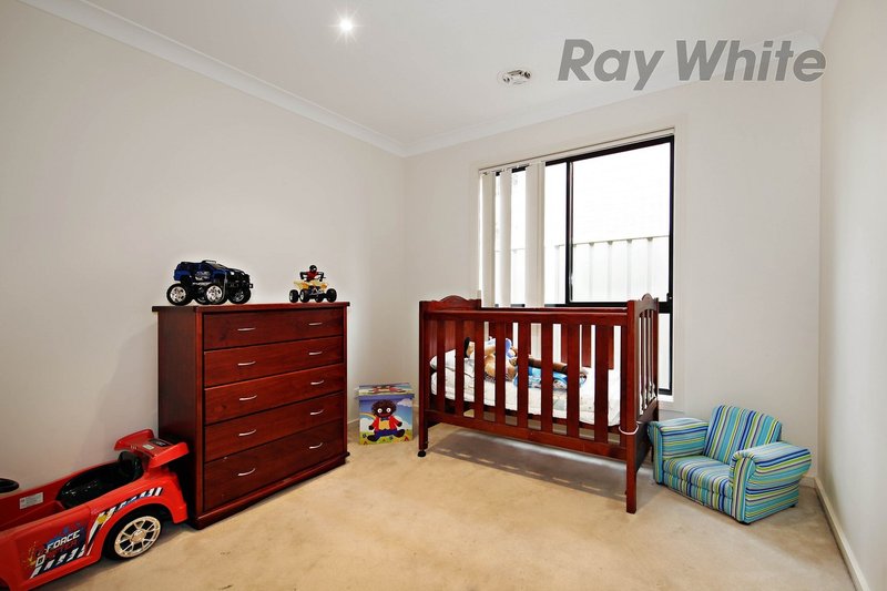 Photo - 43 Hyde Park Terrace, Point Cook VIC 3030 - Image 4