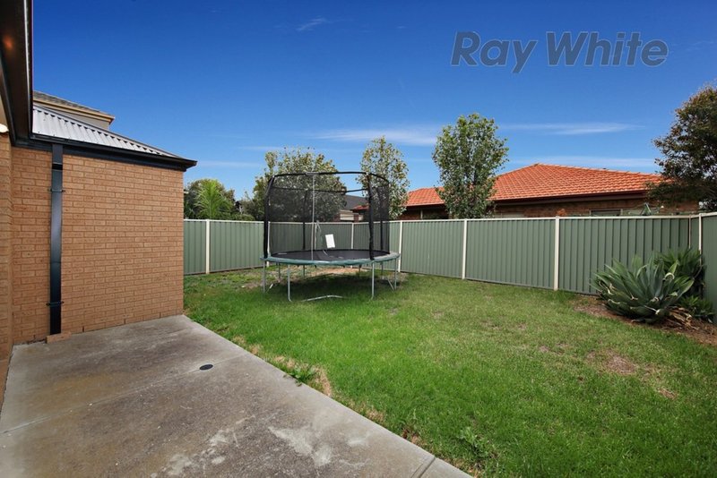 Photo - 43 Hyde Park Terrace, Point Cook VIC 3030 - Image 10