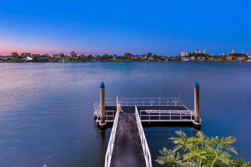 Photo - 43 Intrepid Drive, Mermaid Waters QLD 4218 - Image 10