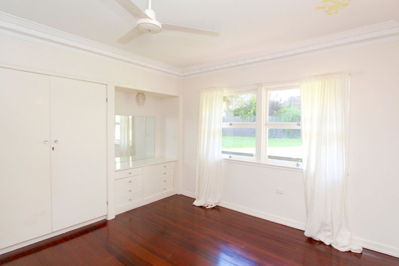 Photo - 43 Iona Terrace, Taringa QLD 4068 - Image 10