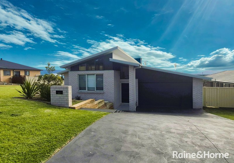 Photo - 43 Jindalee Crescent, Nowra NSW 2541 - Image 1