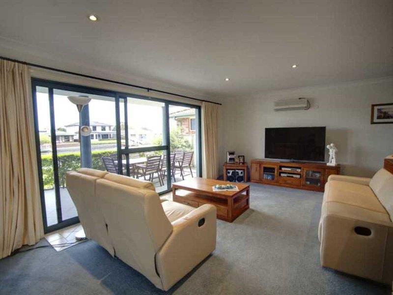 Photo - 43 Kenrose Street, Forster NSW 2428 - Image 4