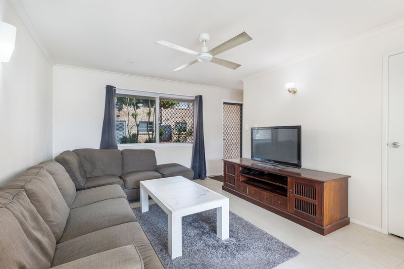 Photo - 4/3 King Street, Urangan QLD 4655 - Image 8