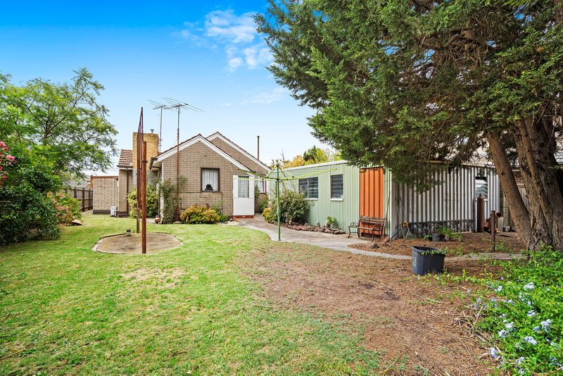 Photo - 43 Kionga Street, Clayton VIC 3168 - Image 9