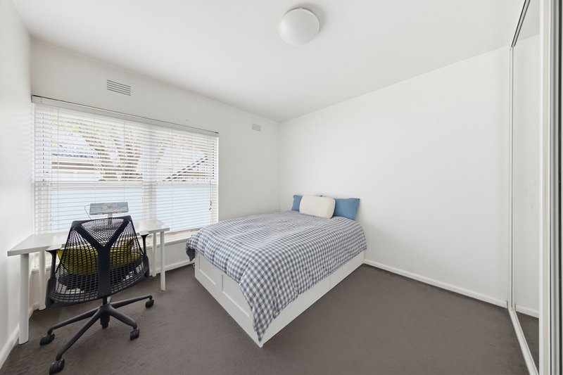 Photo - 4/3 Kooyongkoot Road, Hawthorn VIC 3122 - Image 7