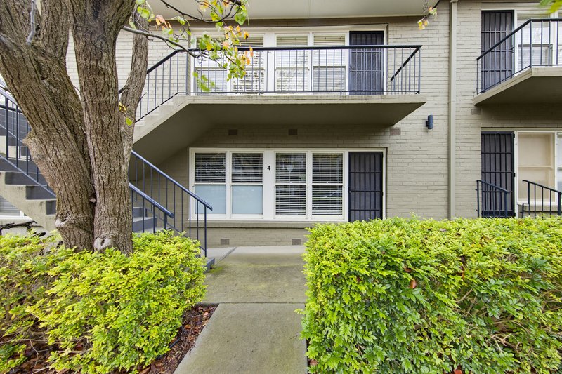 Photo - 4/3 Kooyongkoot Road, Hawthorn VIC 3122 - Image 9