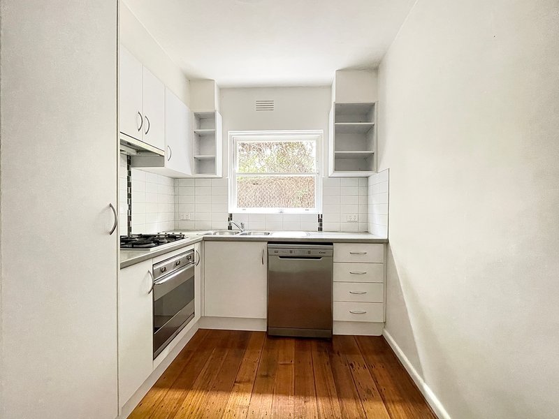 Photo - 4/3 Kooyongkoot Road, Hawthorn VIC 3122 - Image 4