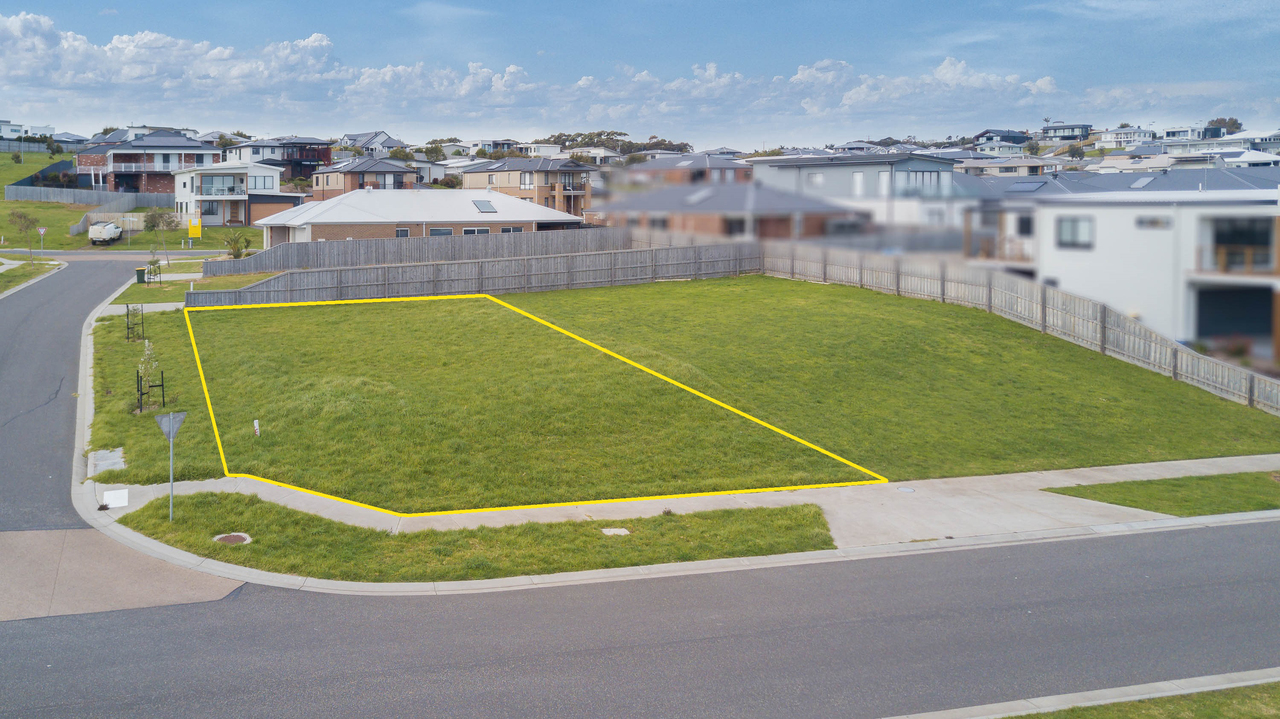 43 Laurette Avenue, San Remo, VIC 3925 - Image 2