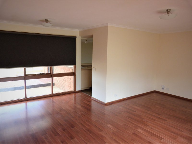 Photo - 43 Leopold Crescent, Hampton Park VIC 3976 - Image 3