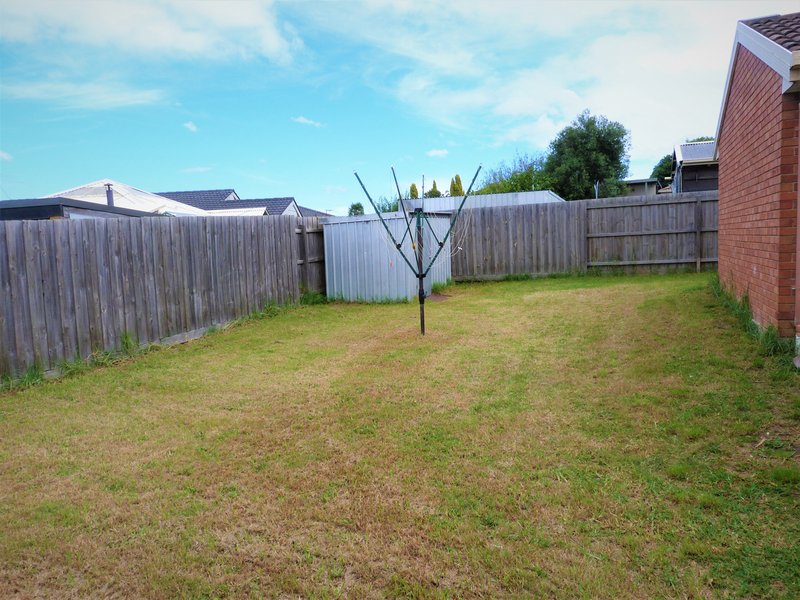 Photo - 43 Leopold Crescent, Hampton Park VIC 3976 - Image 10