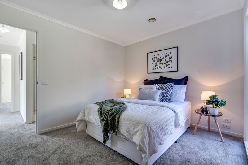 Photo - 43 Lincolne Crescent, Roxburgh Park VIC 3064 - Image 21