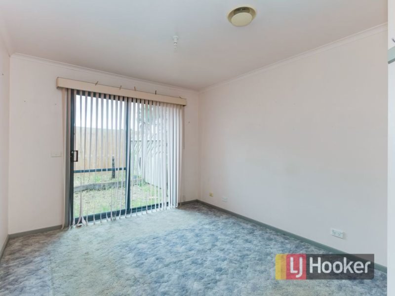 Photo - 43 Maculata Drive, Cranbourne West VIC 3977 - Image 6