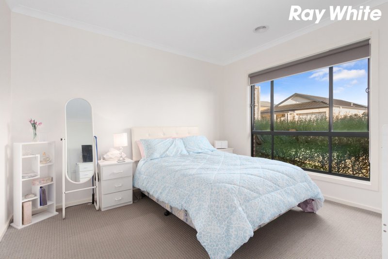 Photo - 4/3 Manor View, Pakenham VIC 3810 - Image 2