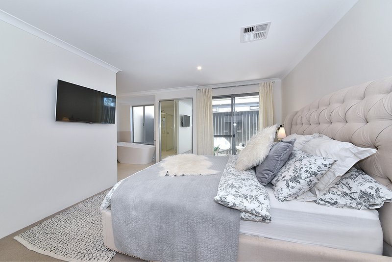 Photo - 43 Marginella Boulevard, Jindalee WA 6036 - Image 6