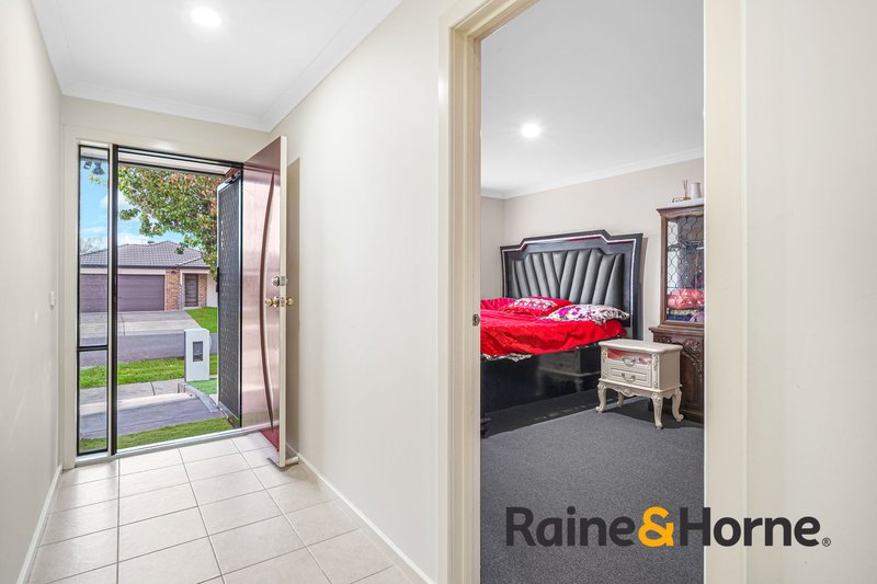 Photo - 43 Melissa Way, Pakenham VIC 3810 - Image 2