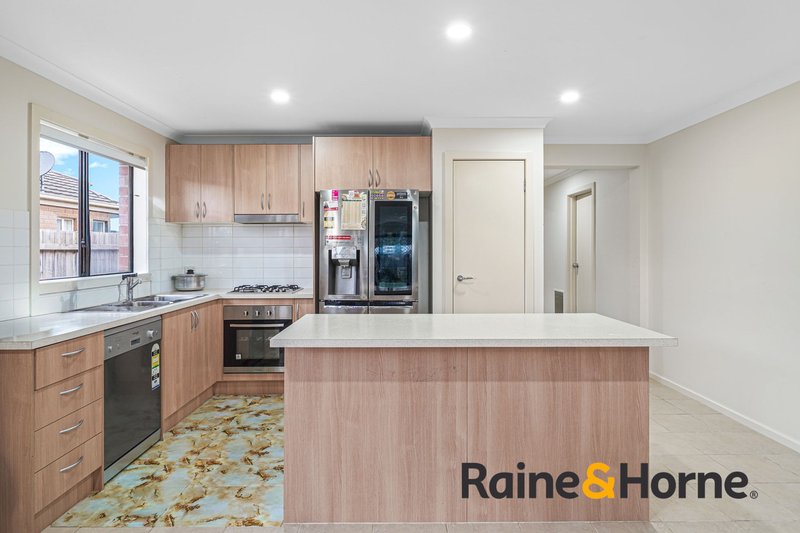 Photo - 43 Melissa Way, Pakenham VIC 3810 - Image 6