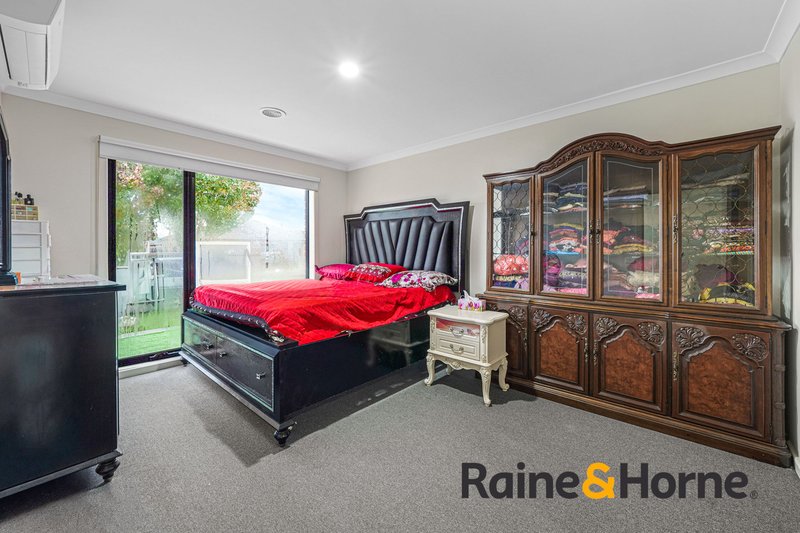 Photo - 43 Melissa Way, Pakenham VIC 3810 - Image 9