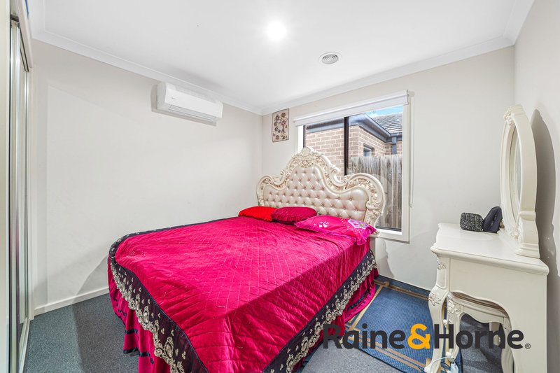 Photo - 43 Melissa Way, Pakenham VIC 3810 - Image 11