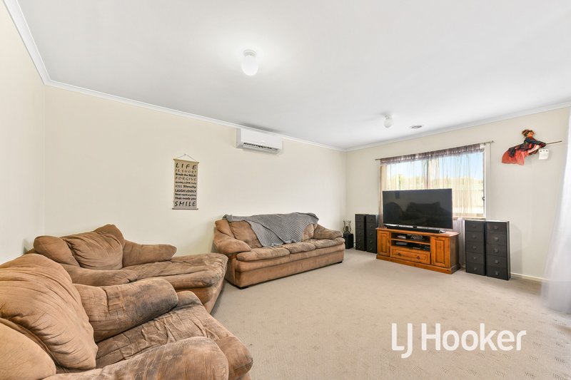 Photo - 43 Moore Mews, Pakenham VIC 3810 - Image 2