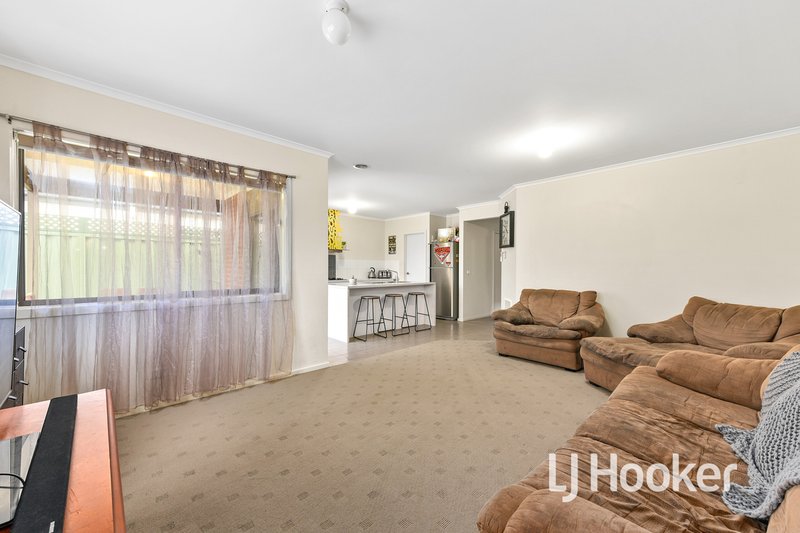 Photo - 43 Moore Mews, Pakenham VIC 3810 - Image 3