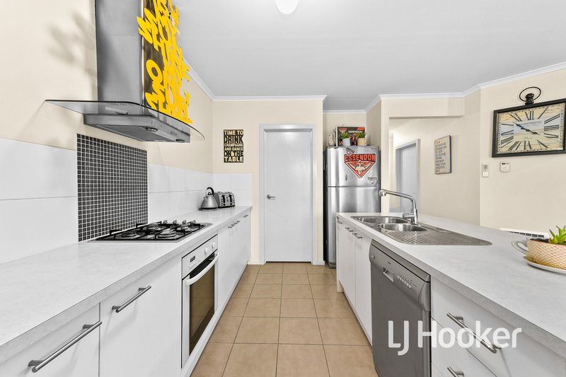 Photo - 43 Moore Mews, Pakenham VIC 3810 - Image 5