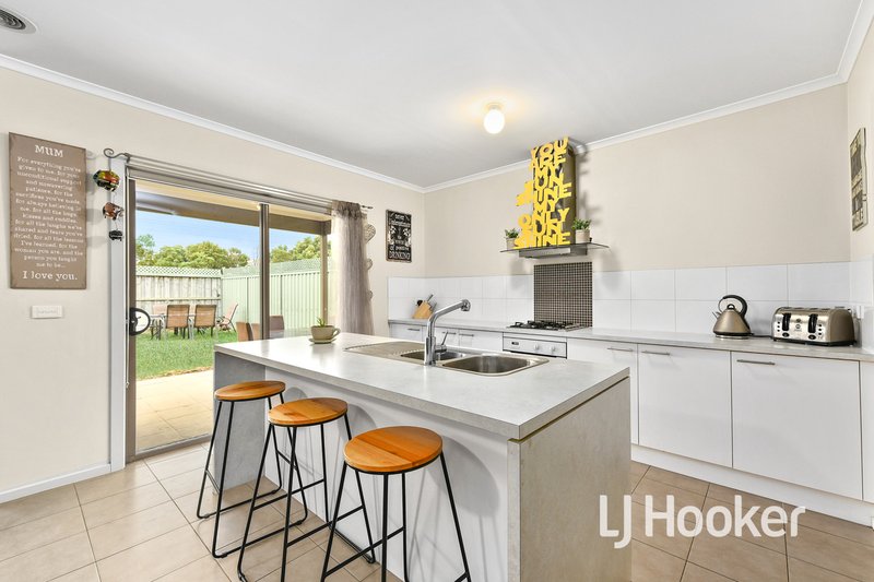 Photo - 43 Moore Mews, Pakenham VIC 3810 - Image 6