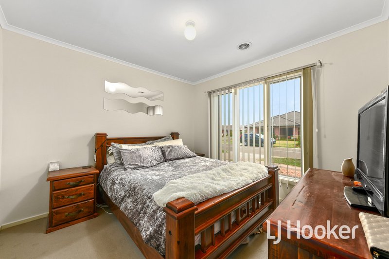 Photo - 43 Moore Mews, Pakenham VIC 3810 - Image 7