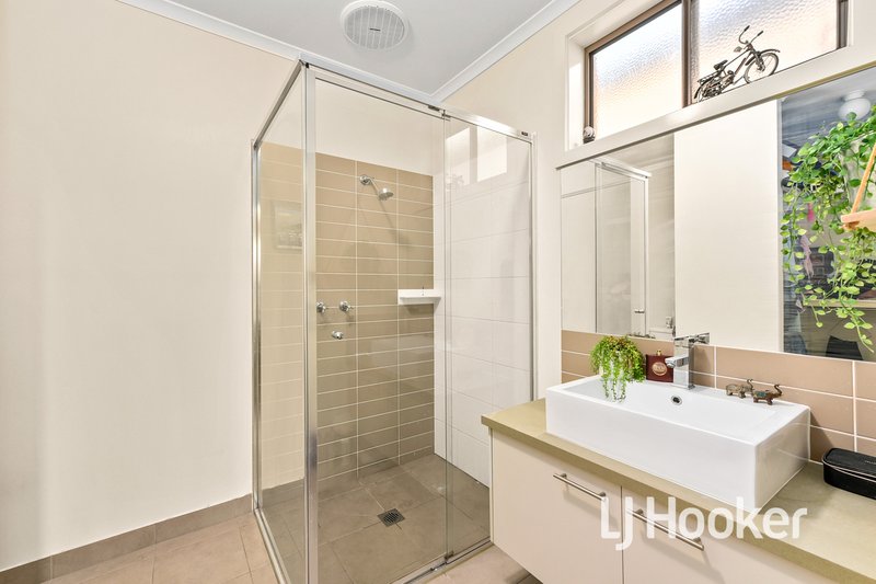 Photo - 43 Moore Mews, Pakenham VIC 3810 - Image 8